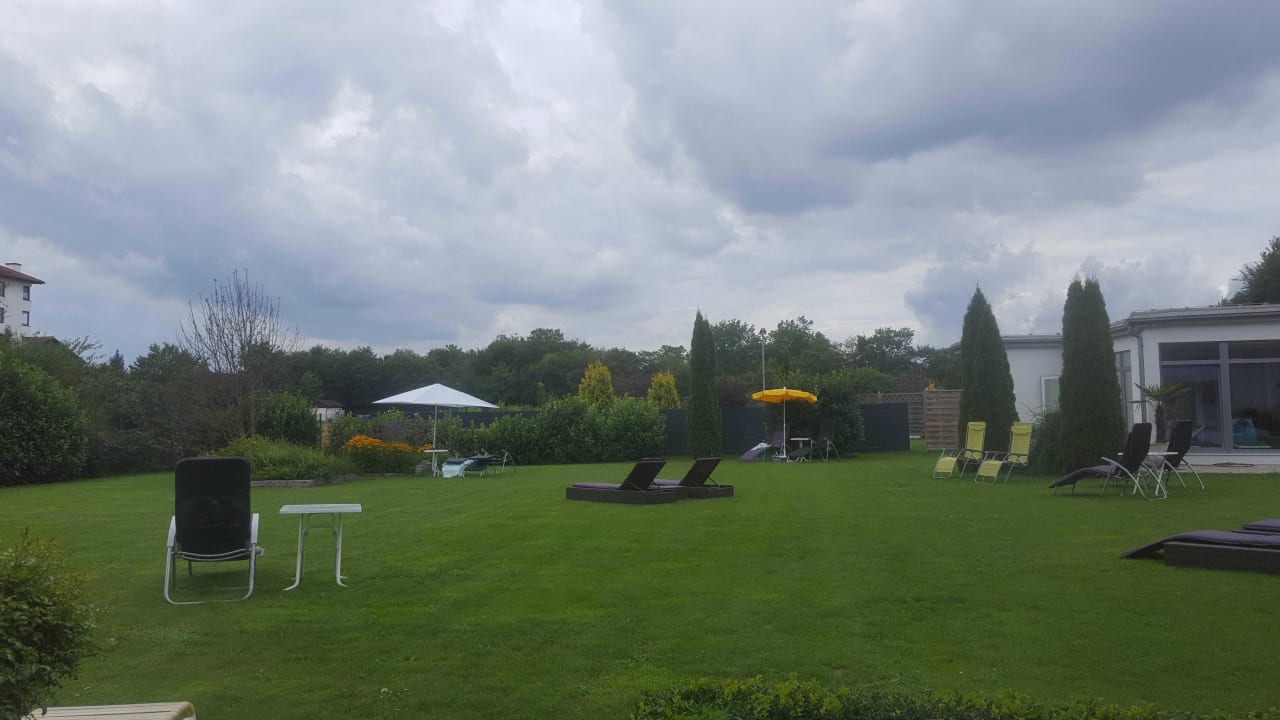 Liegewiese Hotel Holzapfel