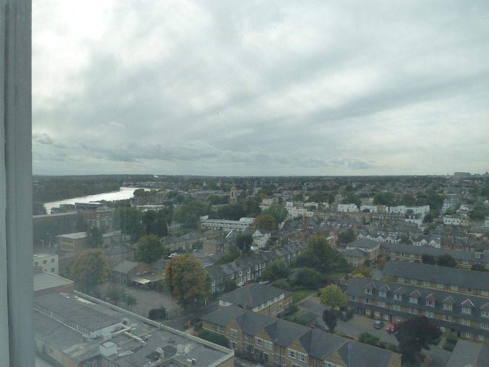 Ausblick Richtung Westen zur Themse Hotel Premier Inn London Hammersmith