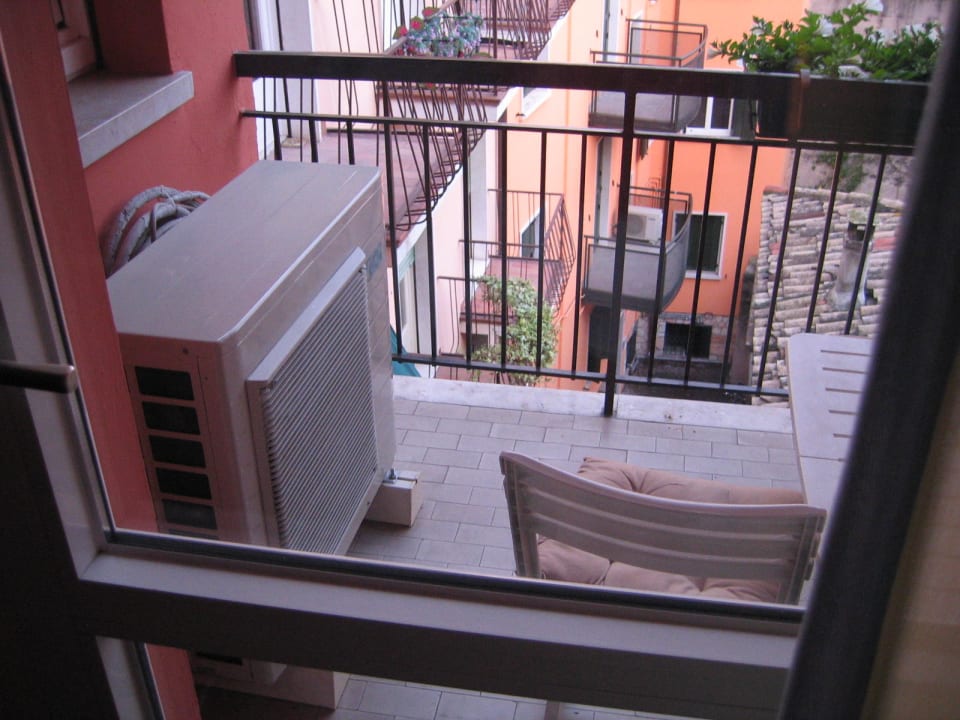 Klimaanlage auf kleinem Balkon Hotel Cortina