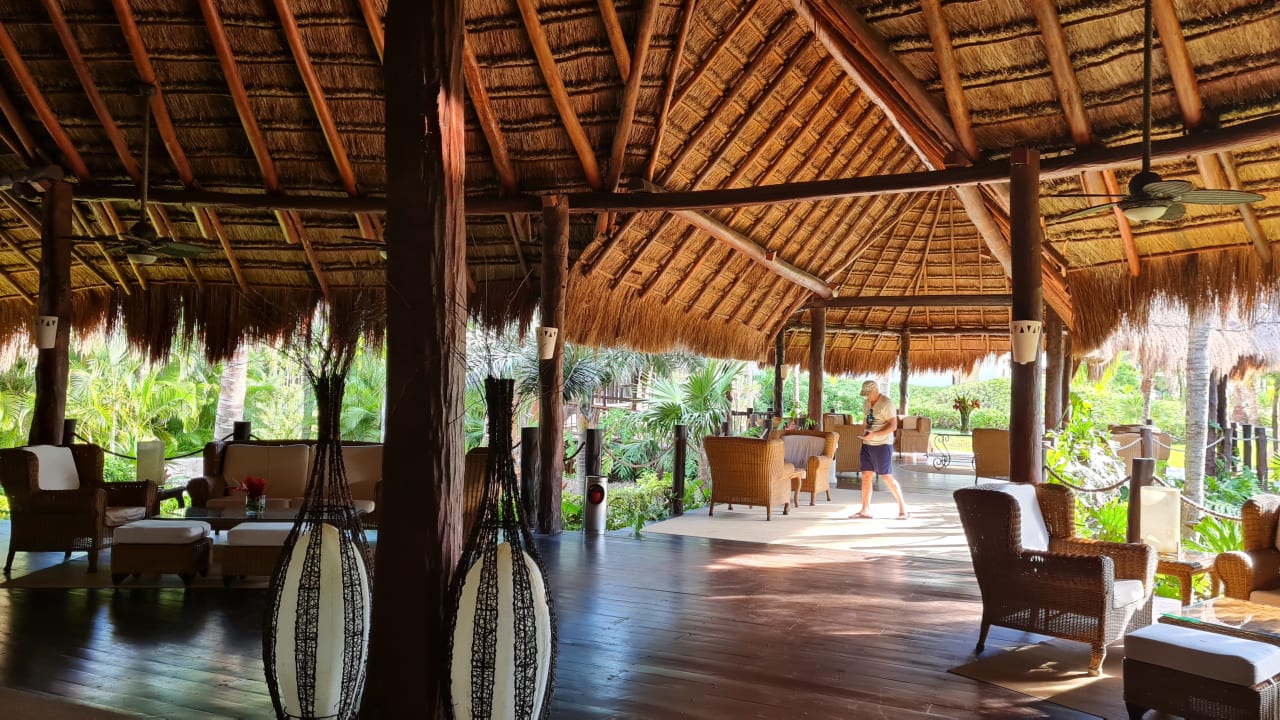 Lobby Akumal Bay Beach & Wellness Resort