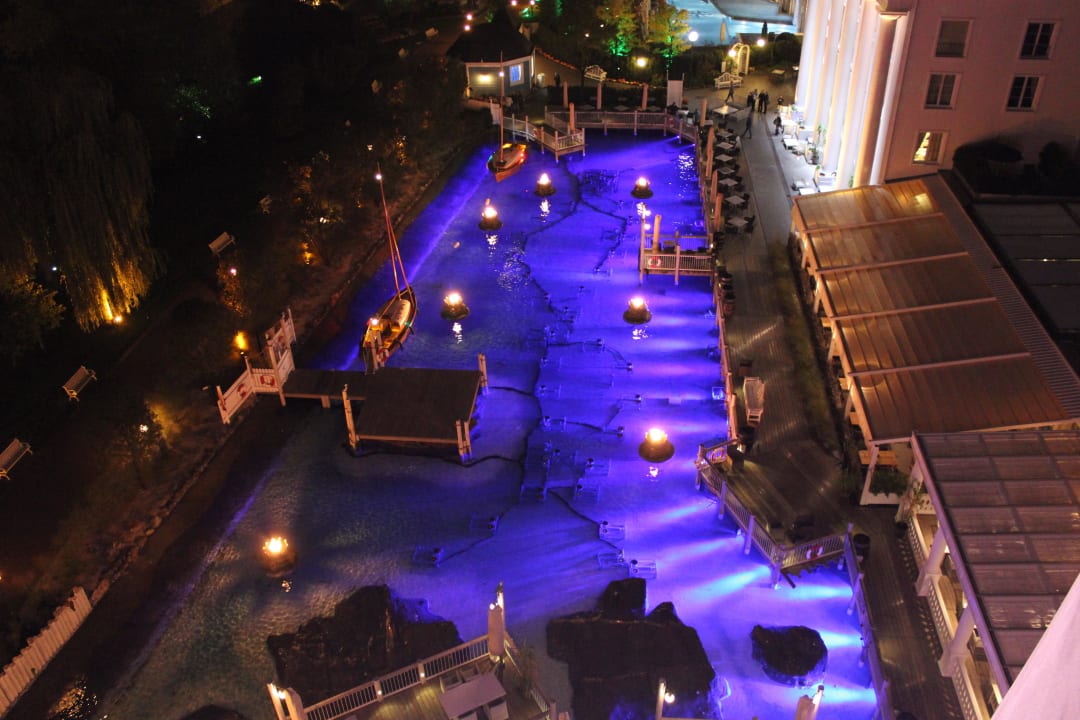 Sehr schön beleuchtet Hotel Bell Rock Europa-Park