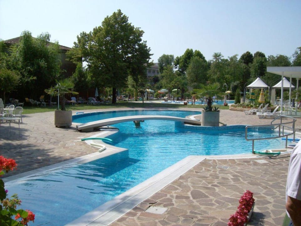 Teil des Pools vom Hotel aus Hotel Harry's Garden