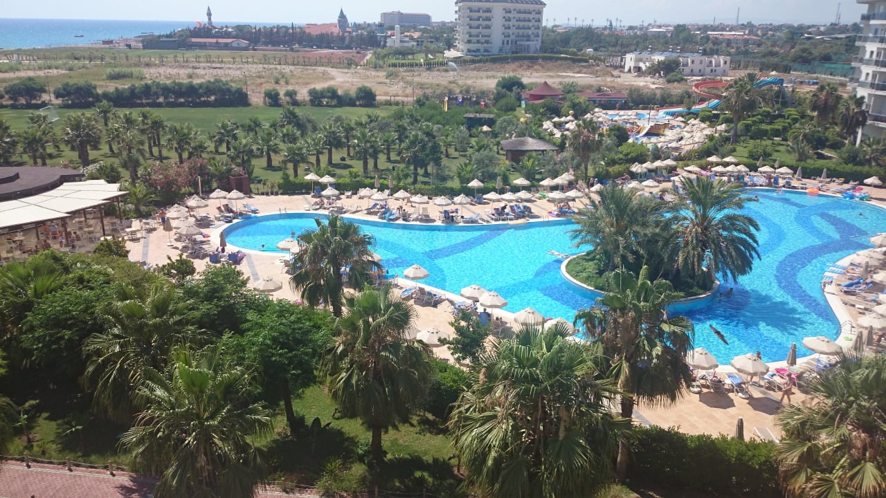 Poolanlage und Haupthaus Seaden Sea World Resort & Spa