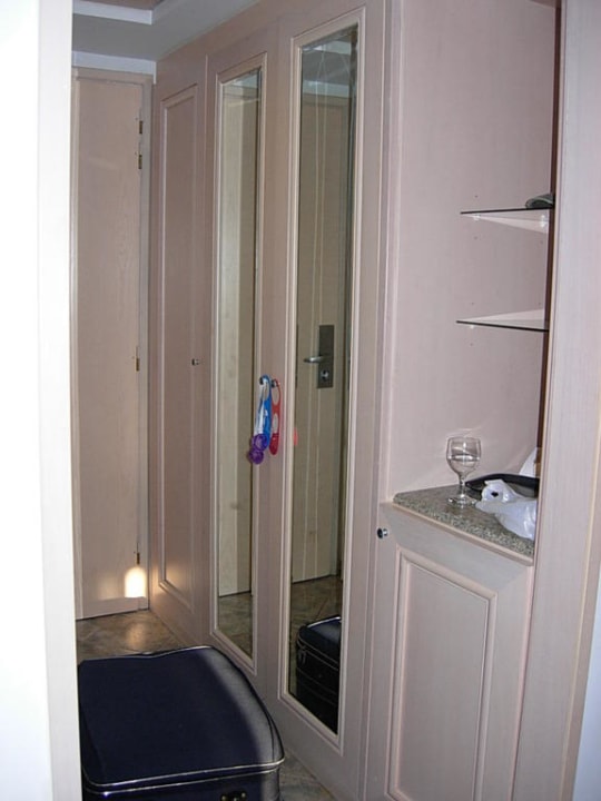 Kleiderschrank & Minibar Lindos Princess Beach Resort & Spa