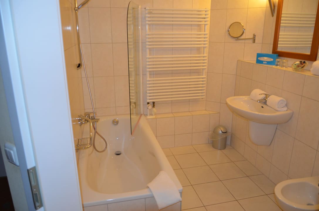 Großes Badezimmer Hotel Ampervilla