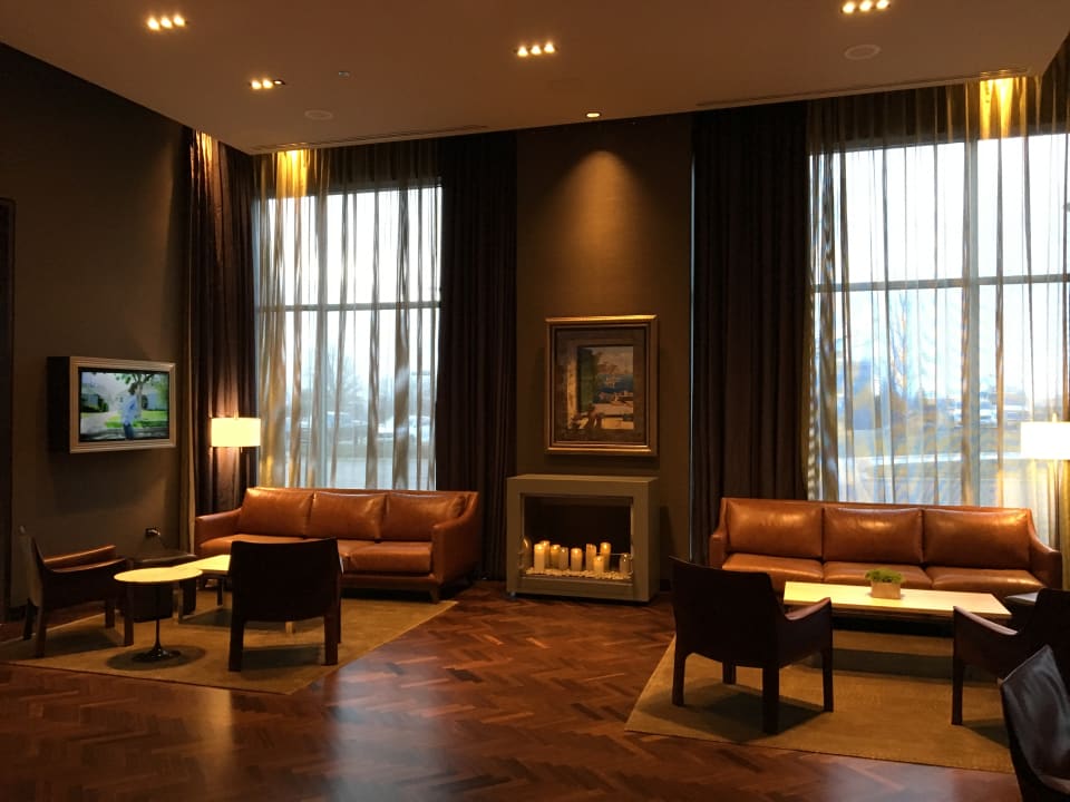 Lobby Hotel Arista at CityGate Centre