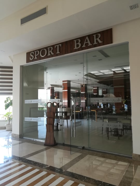 Die Bar mit den besten Chocktails und vielen TV für Sport Pickalbatros Royal Moderna Resort-Sharm El Sheikh