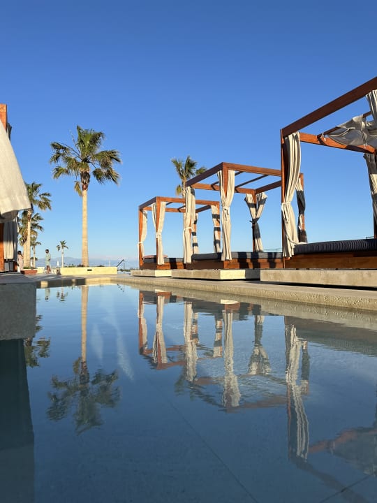 Pool The Royal Senses Resort, Curio Collection by Hilton