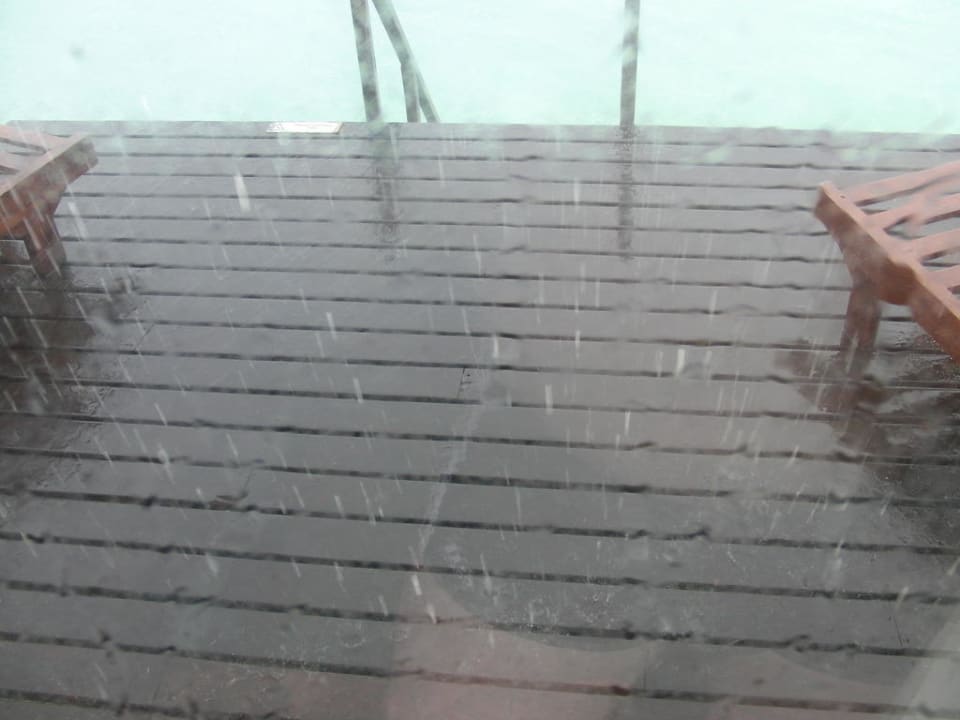Bungiterrasse bei Regen Cinnamon Hakuraa Huraa Maldives