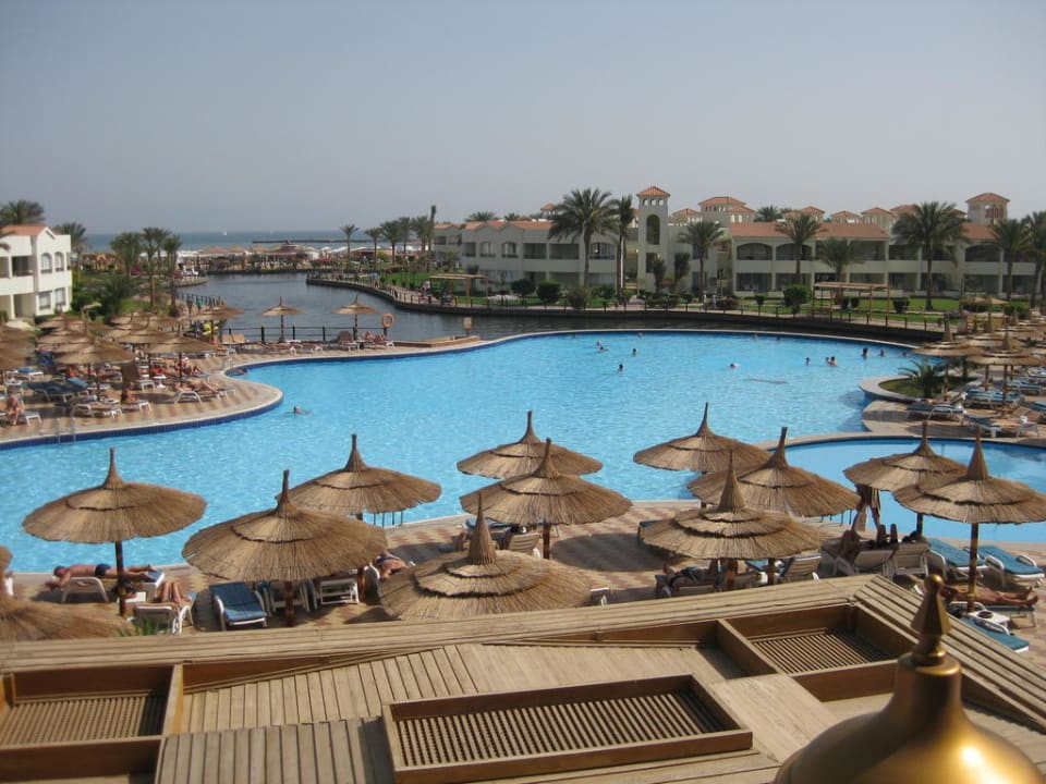 Poolanlage auf der Insel Pickalbatros Dana Beach Resort - Hurghada
