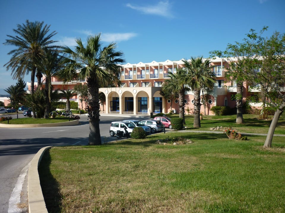 Einfahrt zum Hotel Kresten Palace Hotel