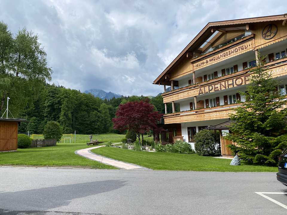 Außenansicht Alm- & Wellnesshotel Alpenhof
