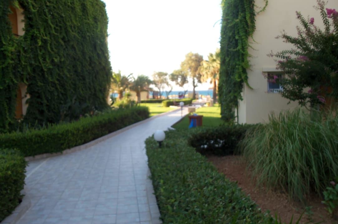 Weg zum Strand Vantaris Luxury Beach Resort