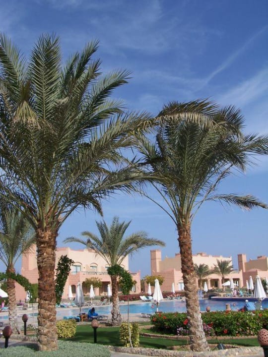 Gartenanlage mit Blick zu den Wohneinheiten Sentido Akassia Beach