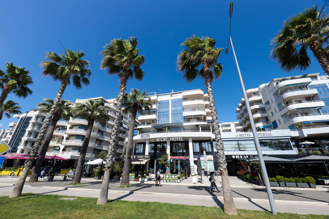 Außenansicht Hotel Adore