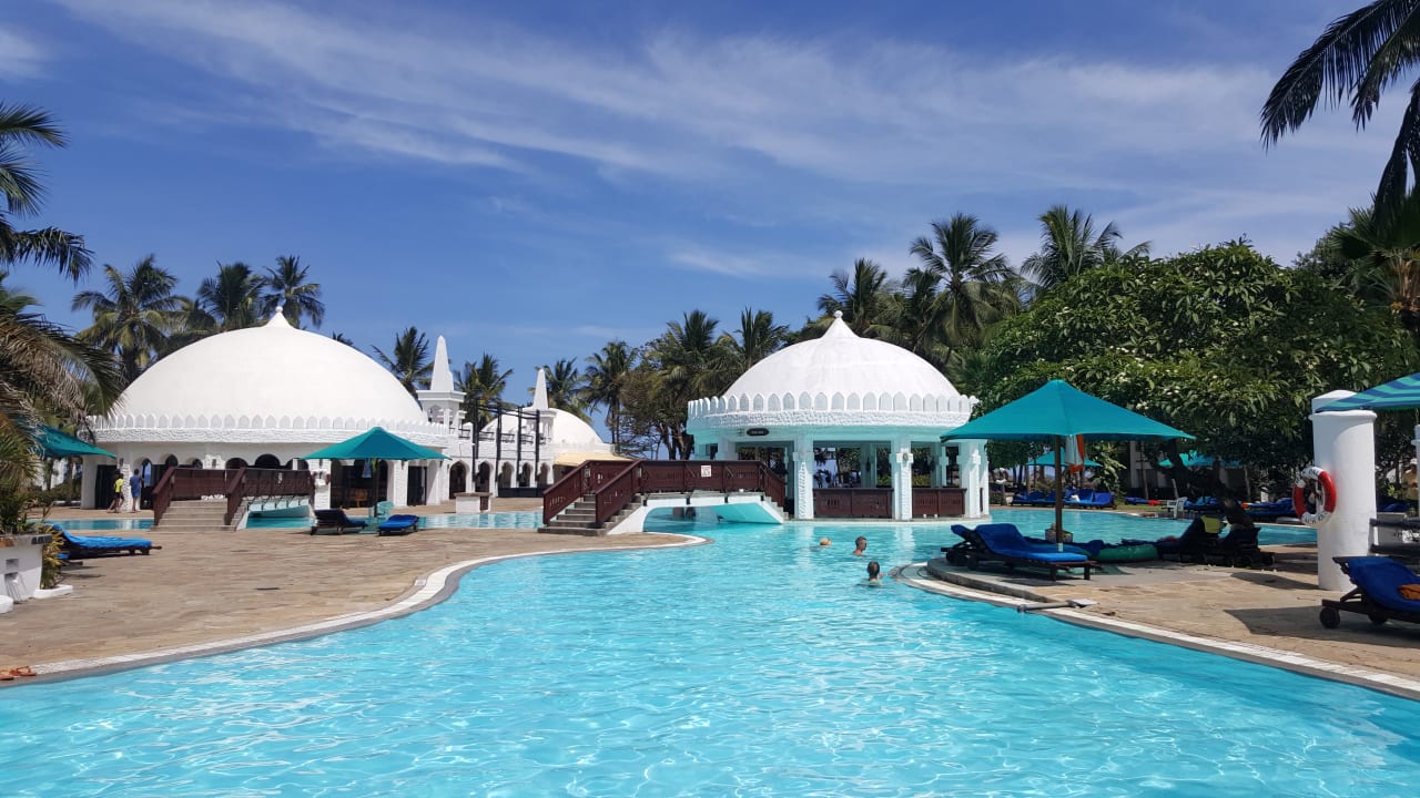 Pool Hotel Southern Palms Beach Resort