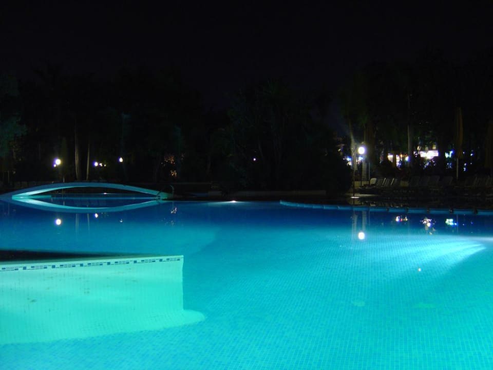 Pool bei Nacht Park Club Europe