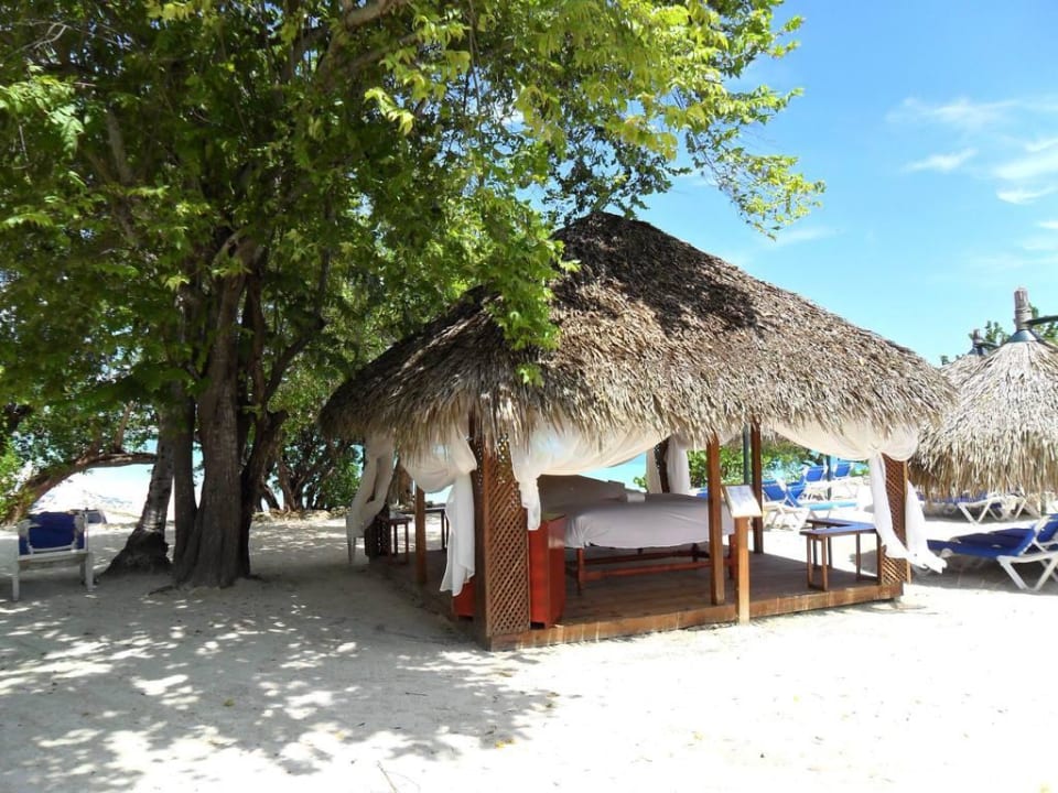 Massage am Strand Dreams La Romana Resort & Spa