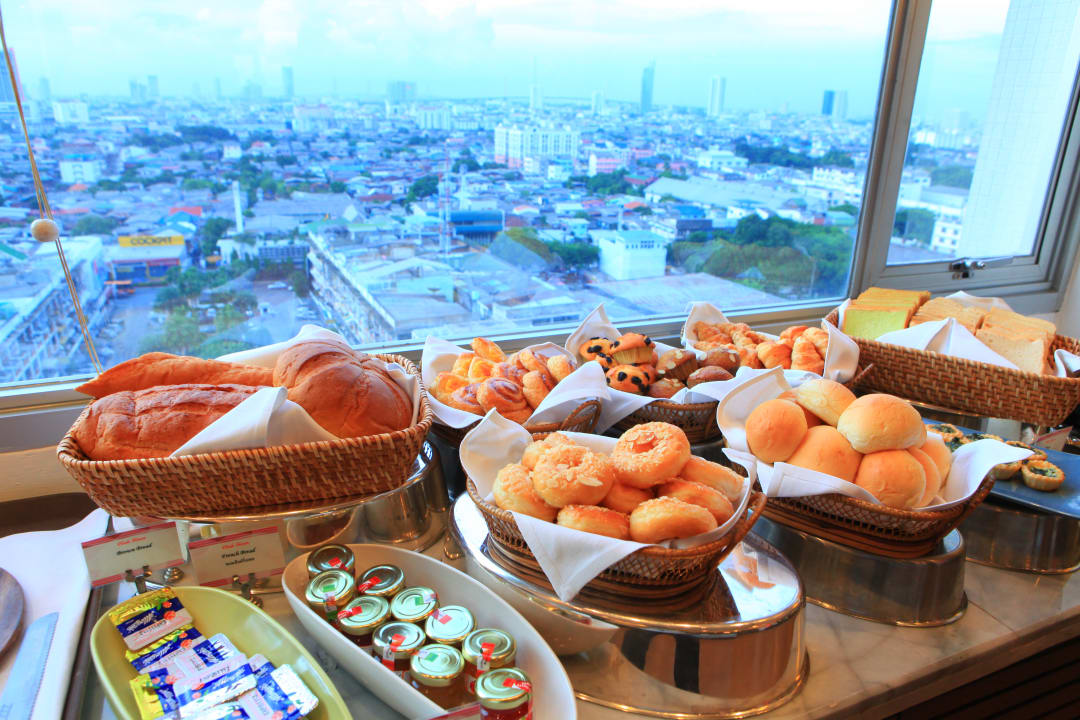 Lobby Ramada Plaza by Wyndham Bangkok Menam Riverside