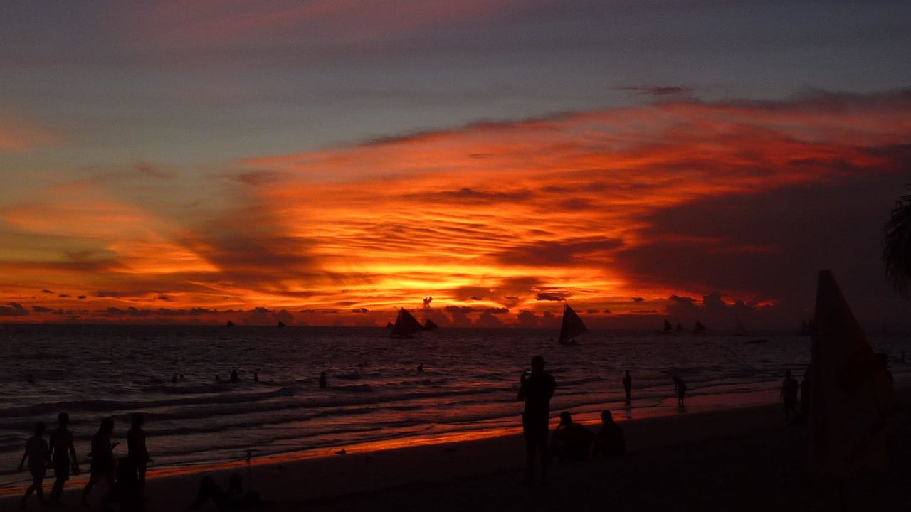 Traumhafter Feuerhimmel bei Nacht Hotel Nigi Nigi Nu Noos 'e' Nu Nu Noos