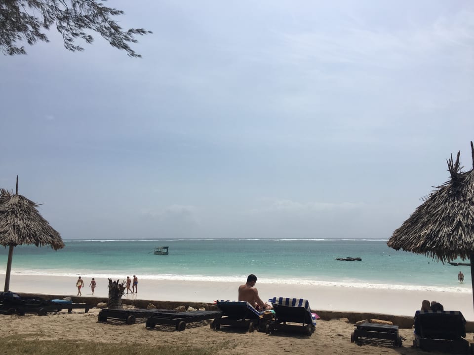 "Mega schöner Strand" Diani Sea Resort (Diani Beach) • HolidayCheck