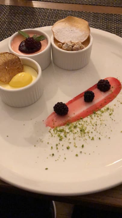 A la Carte Acanthus Cennet Barut Collection