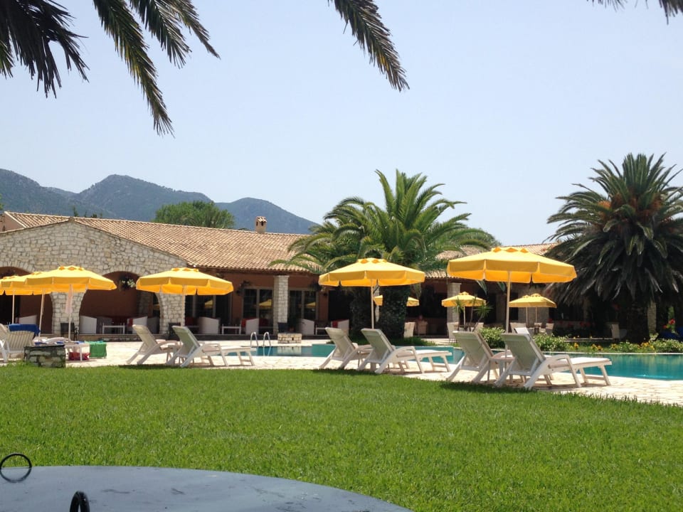 Pool und Haupthaus St. George's Bay Country Club