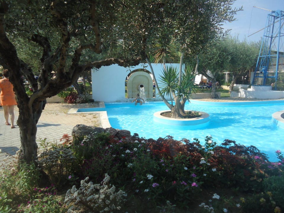 Basen w gaju oliwnym TUI KIDS CLUB Alex Beach