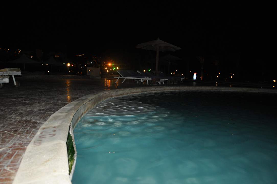 Schimmlige, kaputte Plane am Pool Riviera Aqua Park Resort