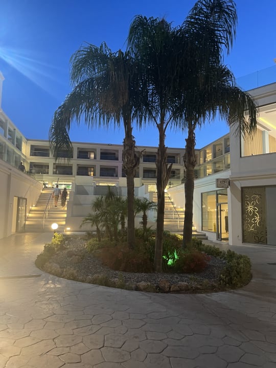 Gartenanlage Asterias Beach Resort