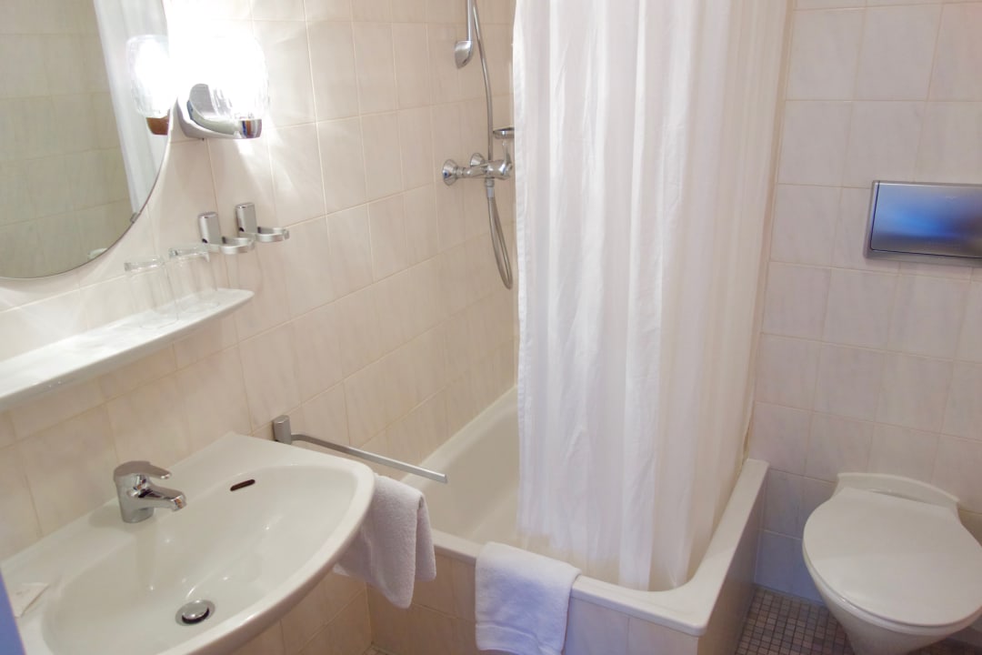 Zimmer BTS Hotel Garni