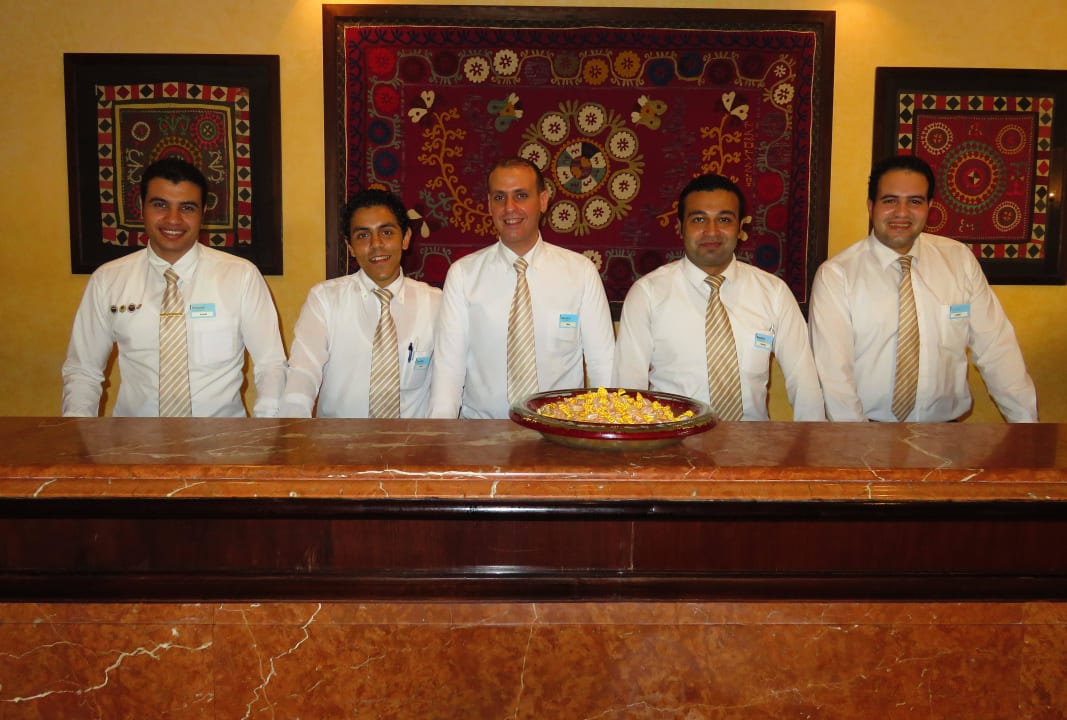 Das Top-Team von der Rezeption Steigenberger Coraya Beach - Adults only