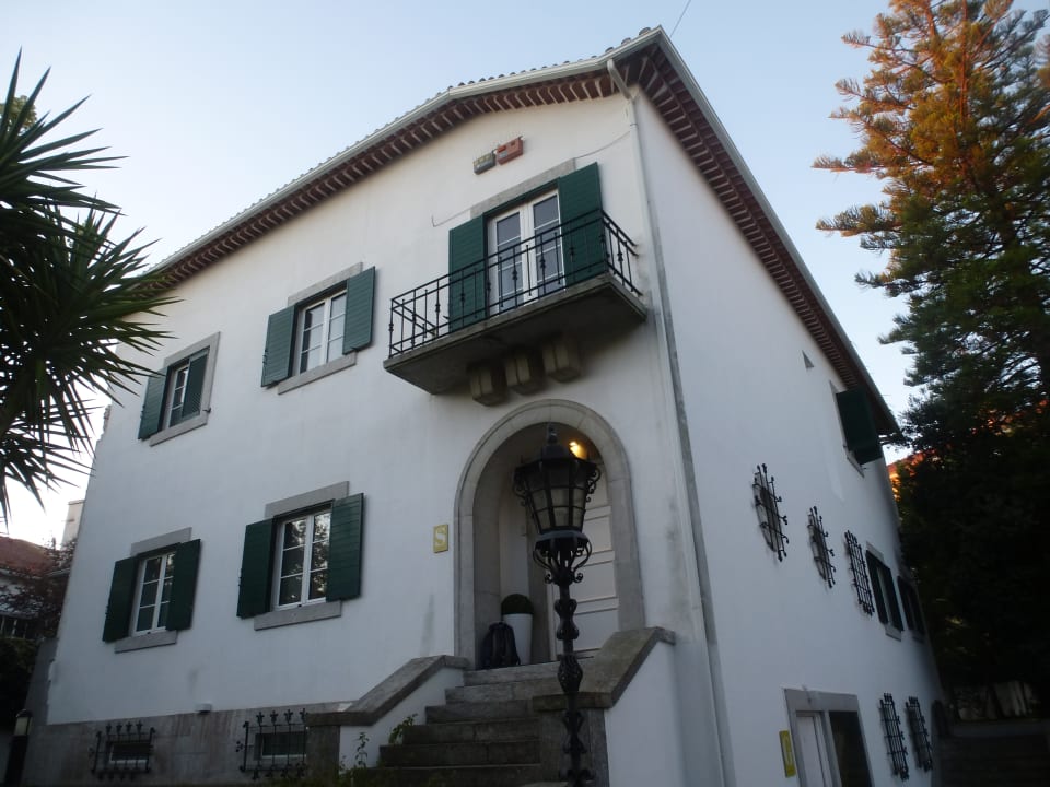 Außenansicht 4U Lisbon Airport Suites