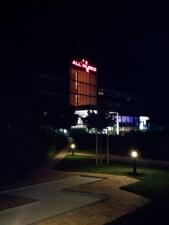Außenansicht All In Red Thermenhotel
