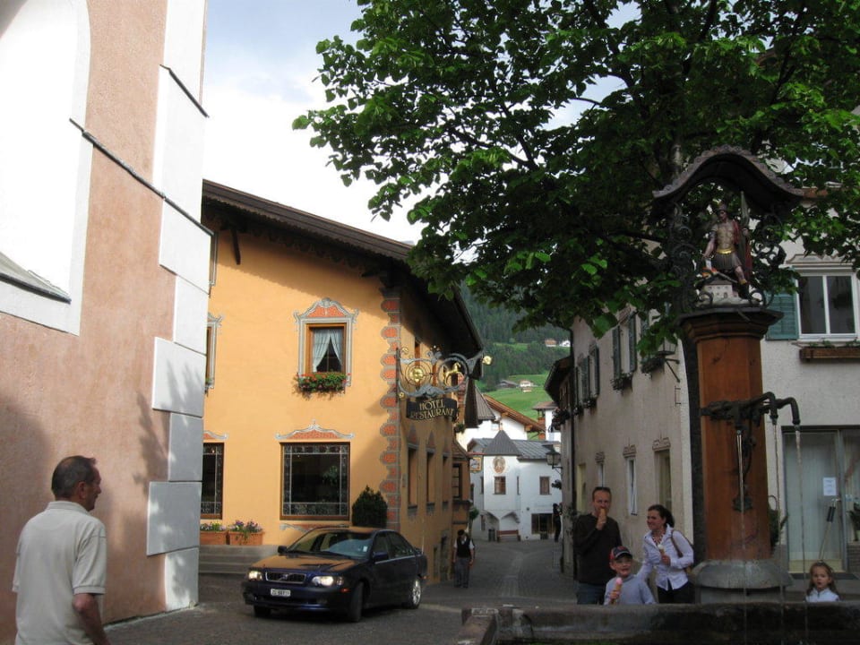 Links bovenaan was onze kamer. Hotel Goldenes Rössl - Cavallino D'Oro