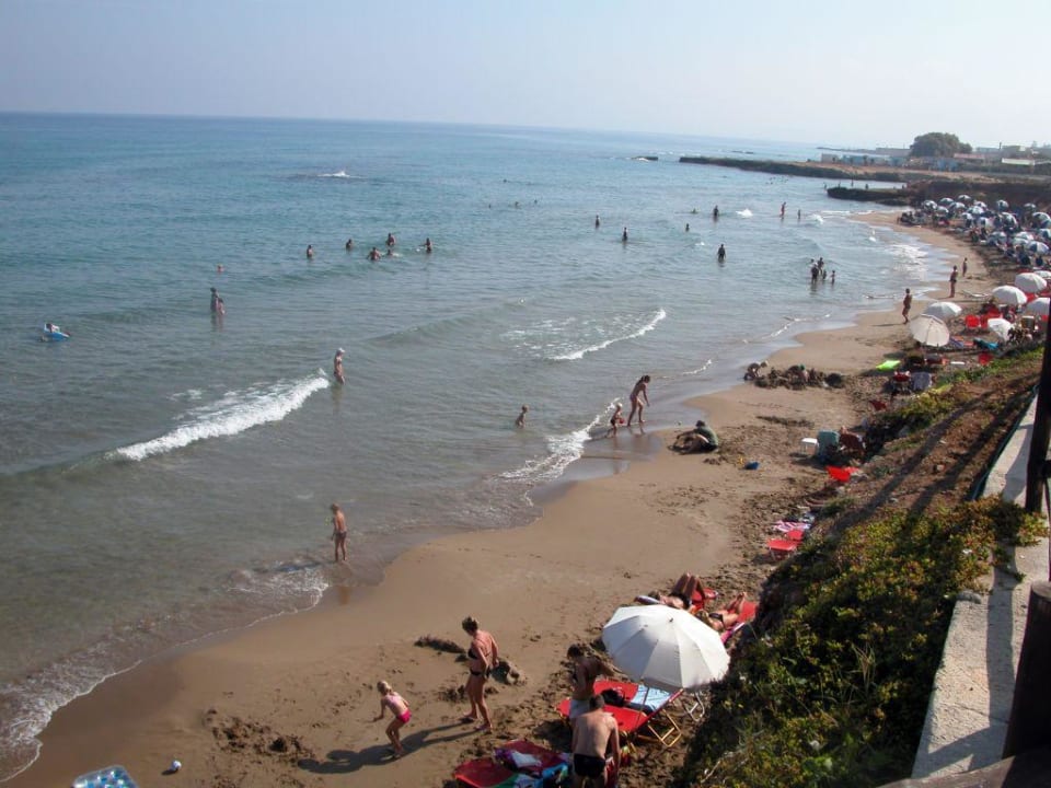 Пляж Eri Beach & Village