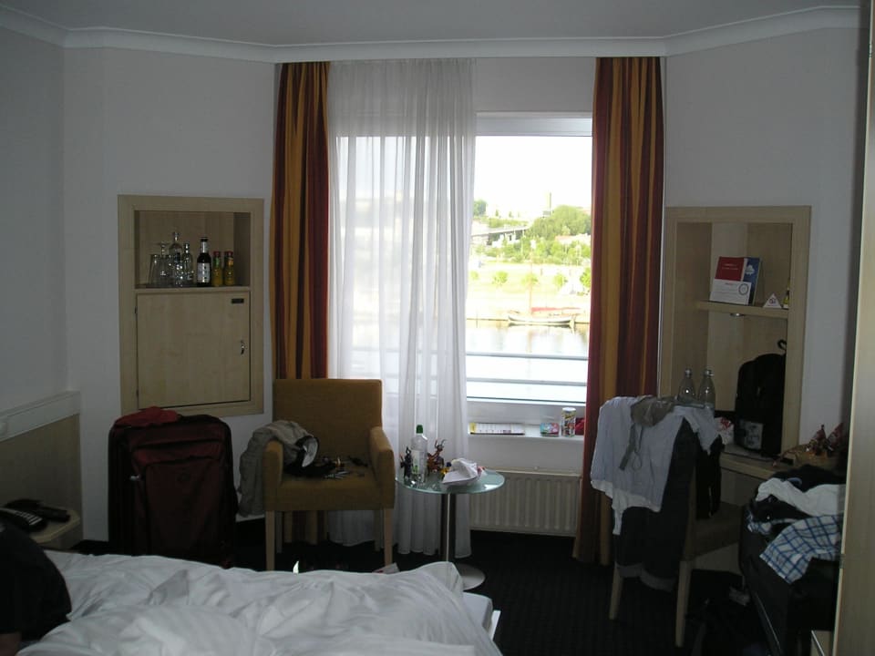 Zimmer innen IntercityHotel Kiel