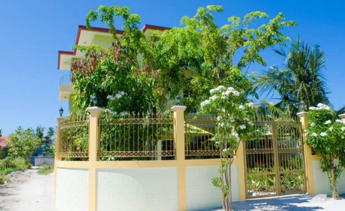 Aussenansicht / View Guesthouse Whale Shark Maamigili