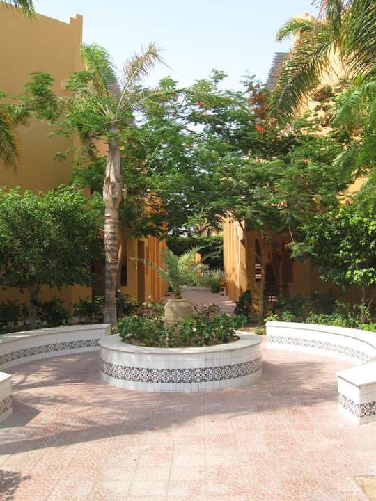 Hübsche Gasse hinter dem Pool Stella Beach Resort & Spa Makadi Bay