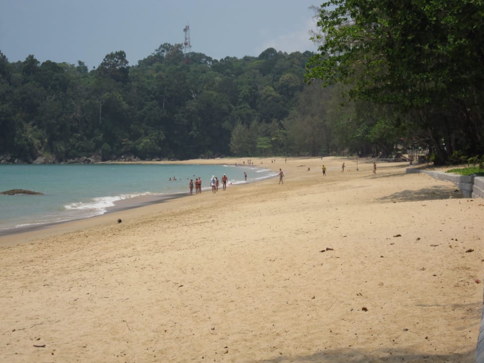 Schöner Strand direkt vor dem Hotel Khao Lak Merlin Resort