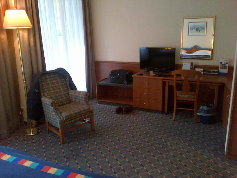 Sessel, Schreibtisch, Fernseher 4mex Inn