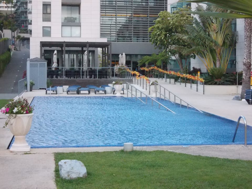 Pool und Gartenanlage Hotel Golden Residence