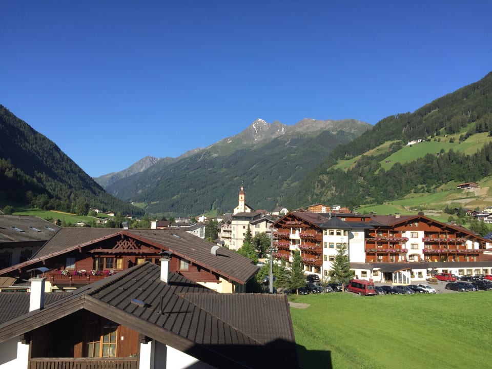 Ausblick vom Balkon Richtung Neustift Alpeiner Nature Resort Tirol