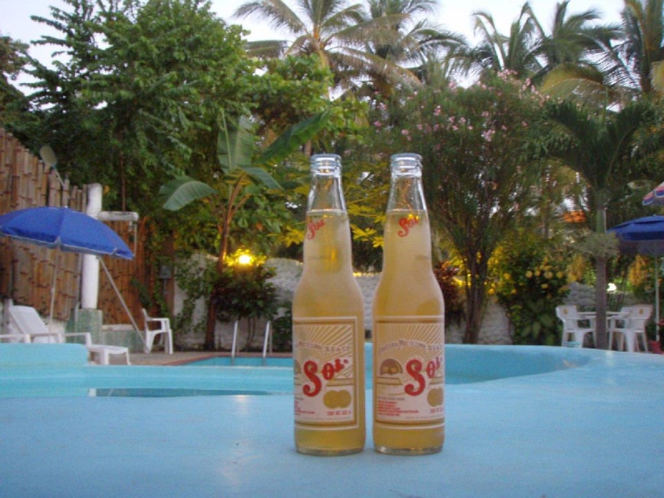 Ein kühles Bier am Strand Hotelito Swiss Oasis