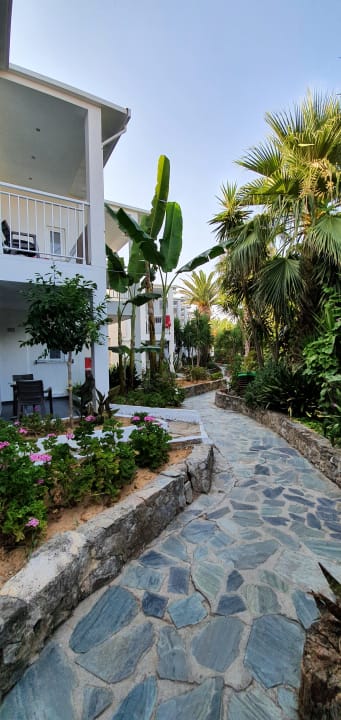 Gartenanlage HARPIN Happy Days Beach Hotel