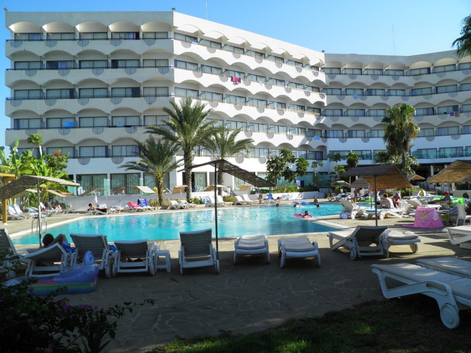 Hotel od bazénu Crystal Springs Beach Hotel