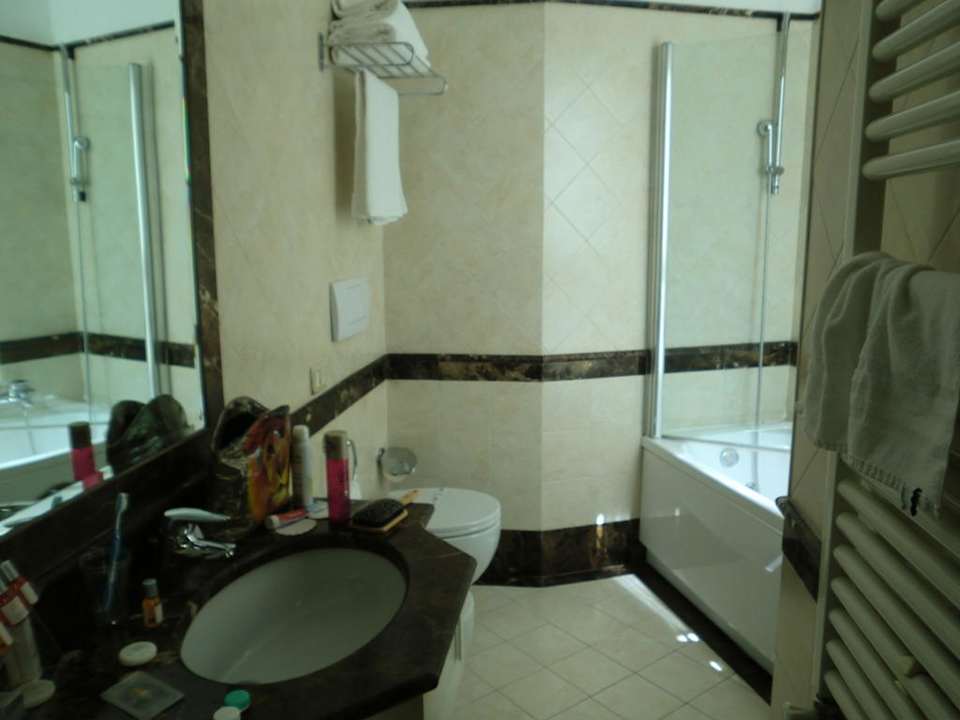 Bad Sunrise Hotel
