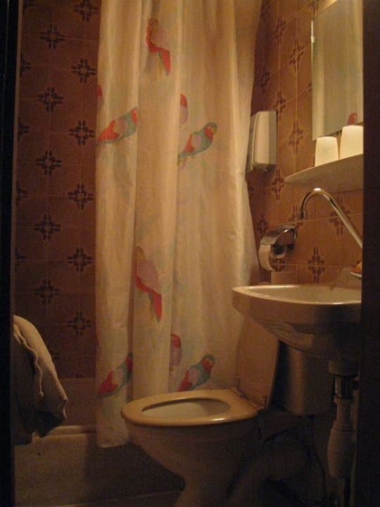 Das sehr, sehr enge Bad Hotel Au Soleil