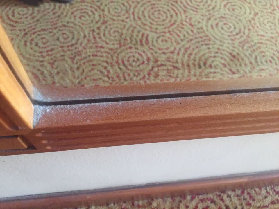 Dreckhaufen am Kleiderschrank Swiss-Belhotel Sharjah