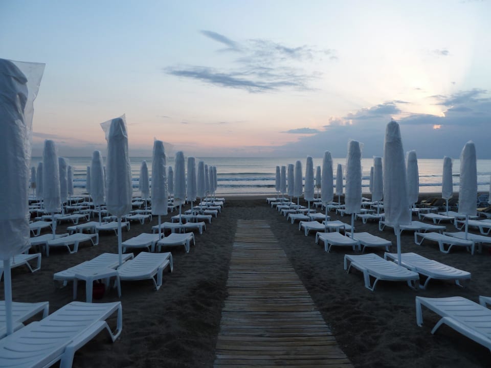 Ordnung muß bei Ismet am Strand einfach sein! Trendy Side Beach Hotel - Adults only